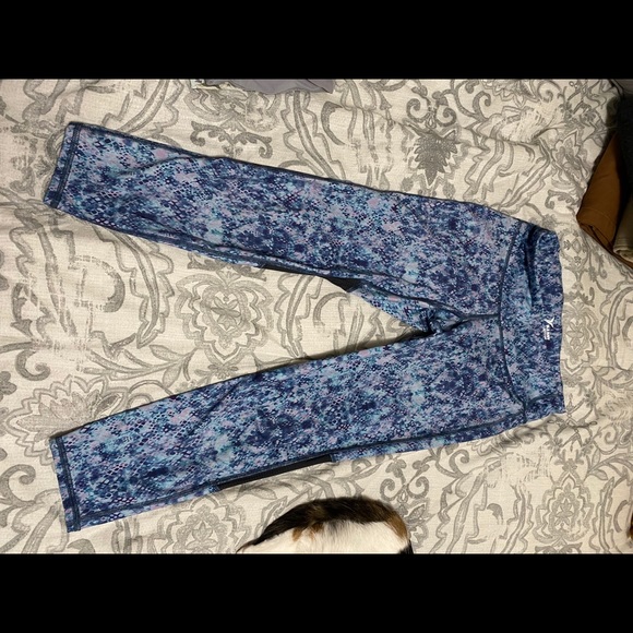 EUC Old Navy Active crop leggings - Picture 2 of 4